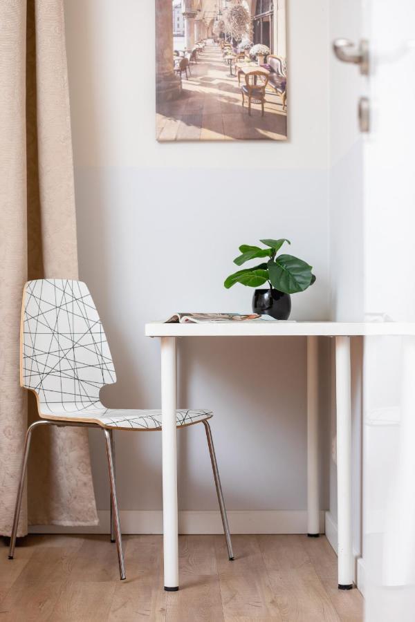 Central Planty Park Apartment Lobzowska By Noclegi Renters Cracóvia Exterior foto