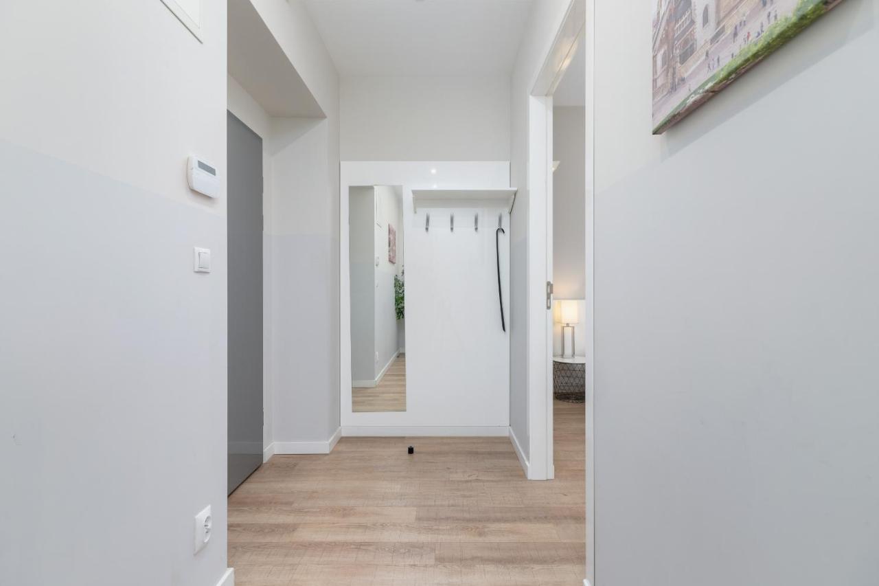 Central Planty Park Apartment Lobzowska By Noclegi Renters Cracóvia Exterior foto